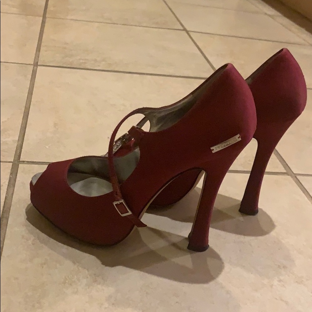 DSQUARED Pumps in Dark Fuchsia Size 6.5